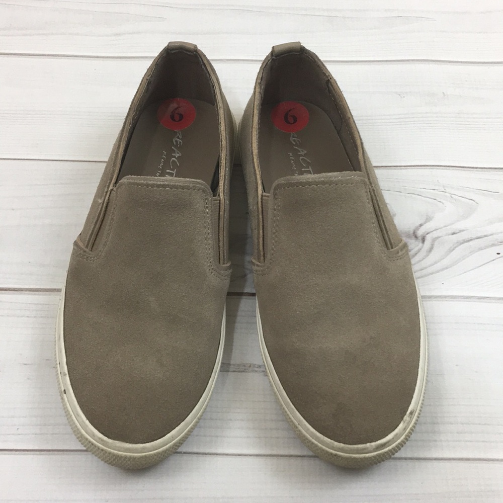 Kenneth Cole taupe shoe